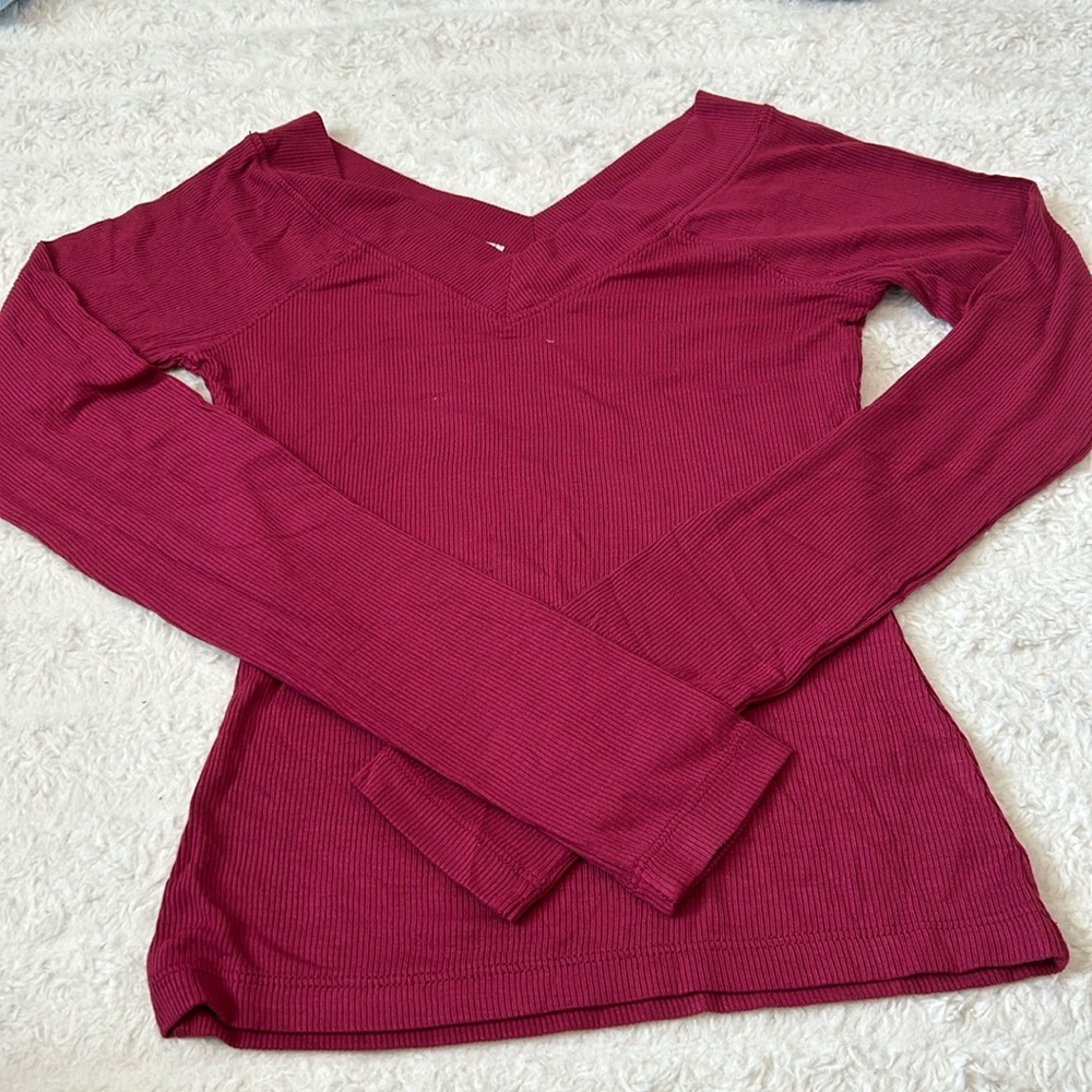 NWOT Urban Outfitters BDG V Neck stretchy long sleeve shirt